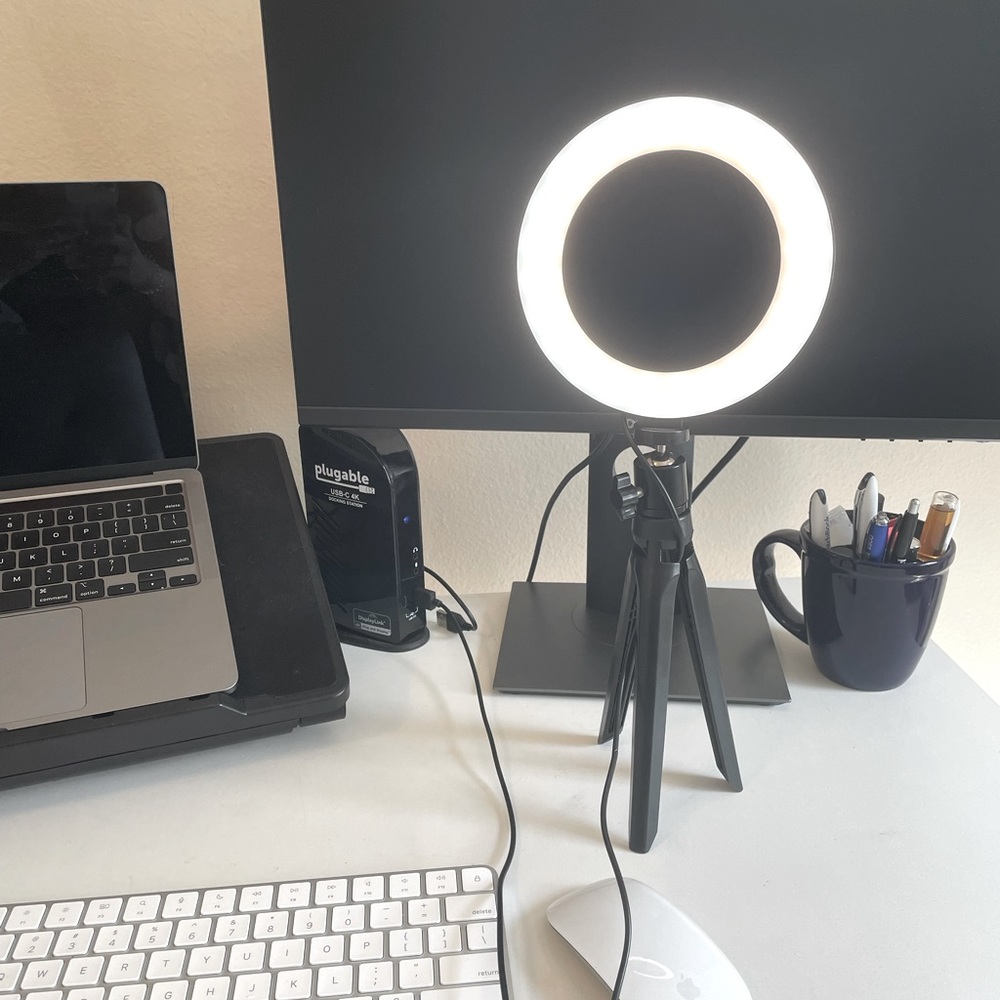 Mini desk ring light with stand